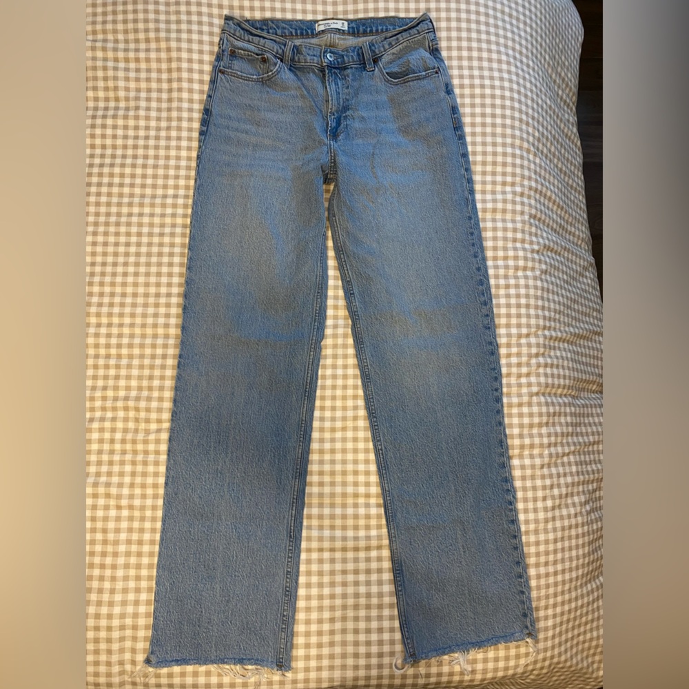 Abercrombie & Fitch Low Rise Baggy Jeans